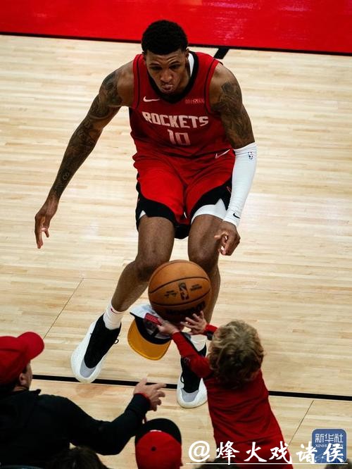 火箭大胜送鹈鹕8连败 灰熊轰155分送猛龙8连败