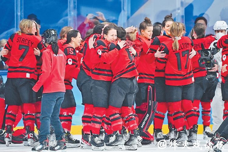 冬奥会-美国大胜加拿大 女子冰球八强产生 冬奥会-美国大胜加拿大 女子冰球八强产生