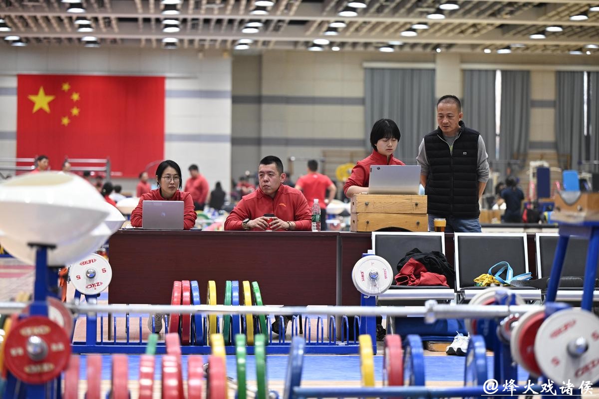 中国举重队集结冬训 以老带新迎接级别调整